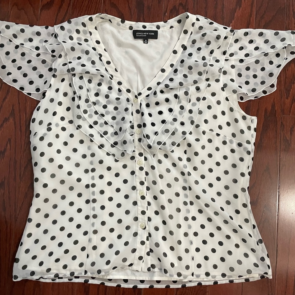 Jones New York Collection women’s blouse (white with black polka dots)